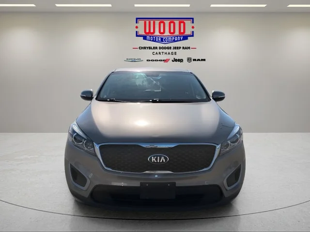 Used 2017 Titanium Silver Kia L image 8