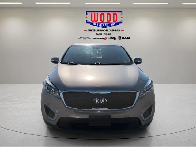 Used 2017 Titanium Silver Kia L image 8