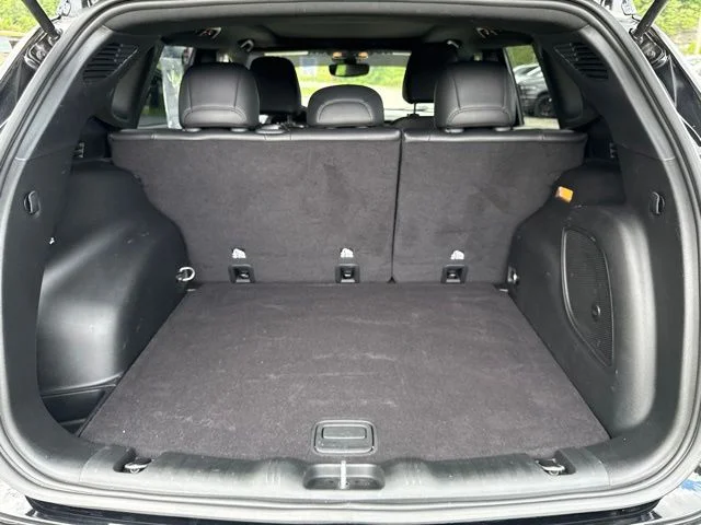 Used 2023 Black Jeep Latitude image 22