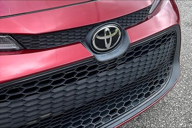 Used 2022 Red Toyota LE image 33