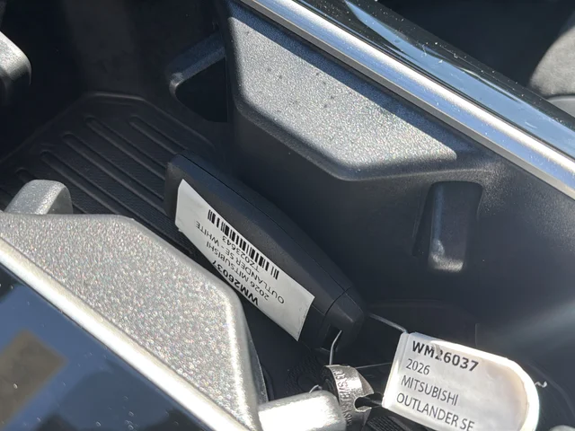 New 2026 White Mitsubishi SE image 30