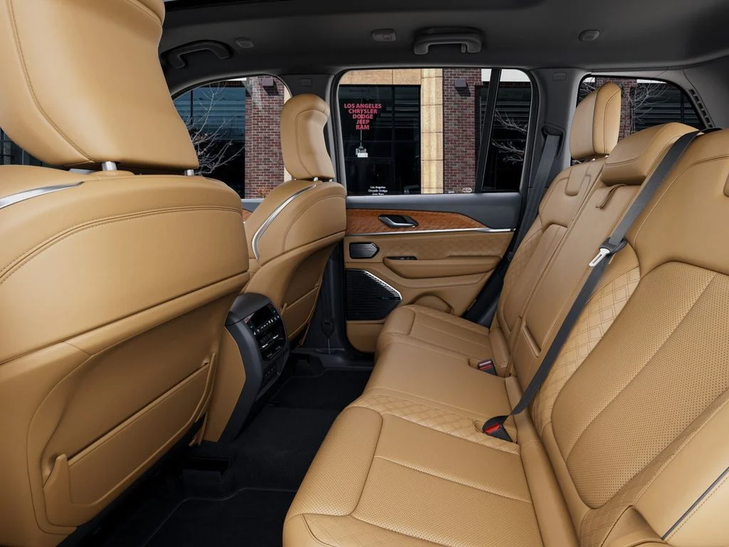 New 2026 Bright White Clear-Coat Exterior Paint Jeep Summit image 23