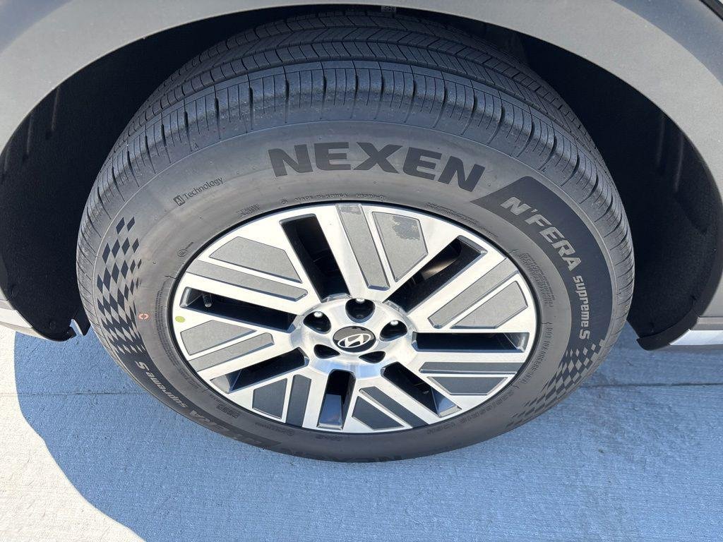 New 2026 Abyss Black Hyundai SEL 8P image 13