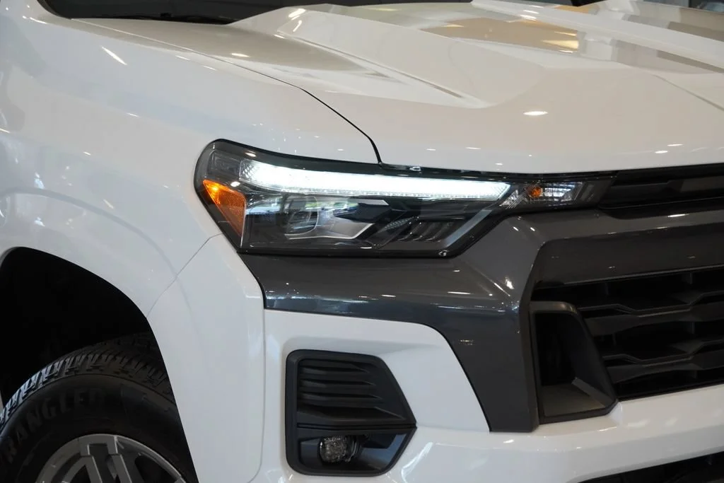 New 2026 Summit White Chevrolet LT image 30