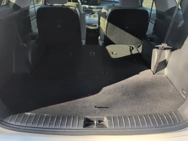 Used 2025 White Hyundai SEL image 17