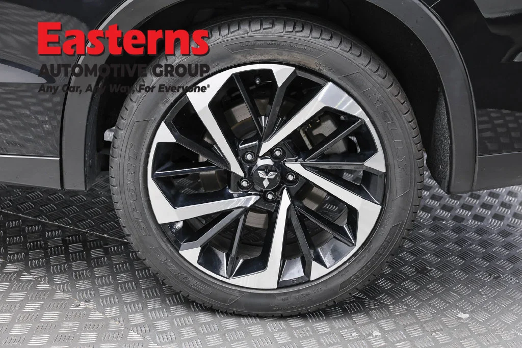 Used 2024 Black Mitsubishi SE image 8
