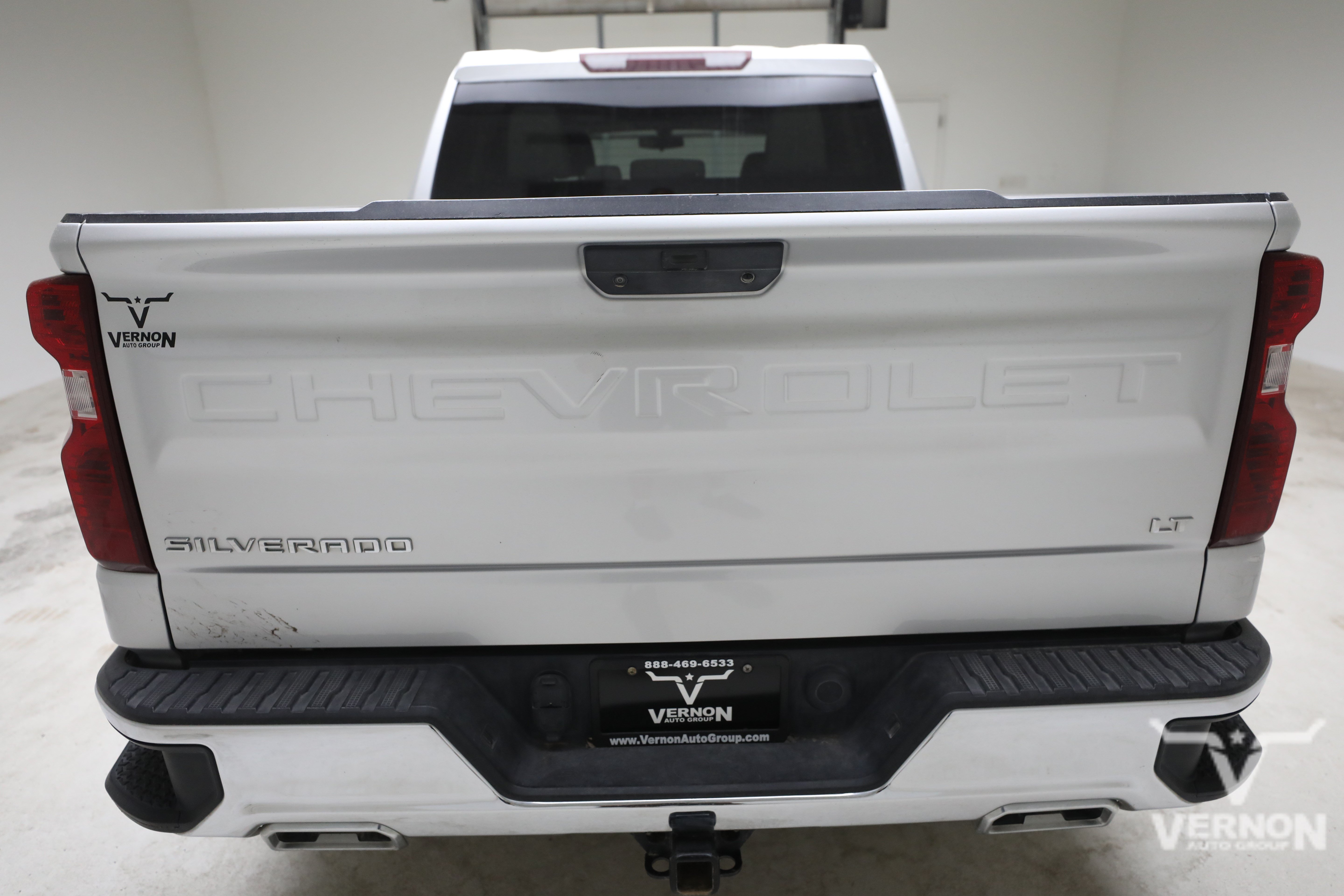 Used 2021 Silver Ice Metallic Chevrolet Y image 4