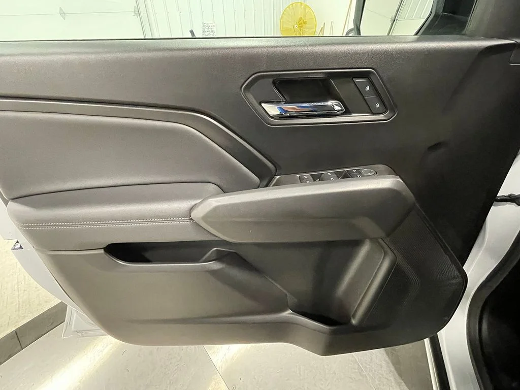 Used 2024 White GMC Elevation image 21