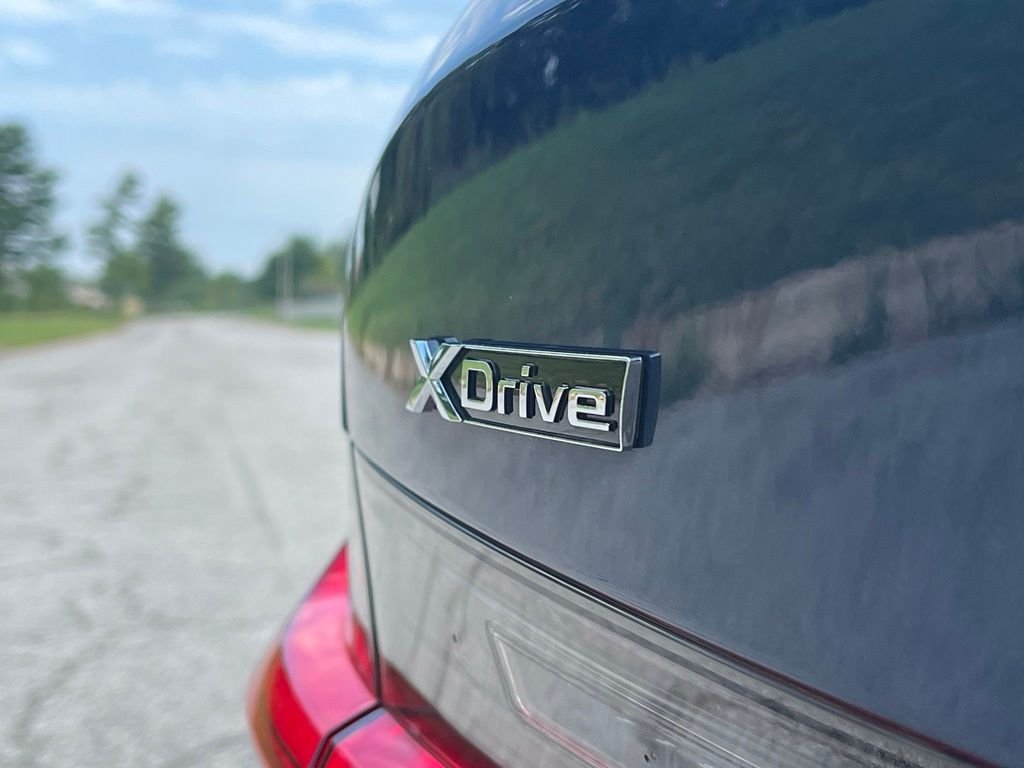 Used 2021 Phytonic Blue Metallic BMW 330i xDrive image 15