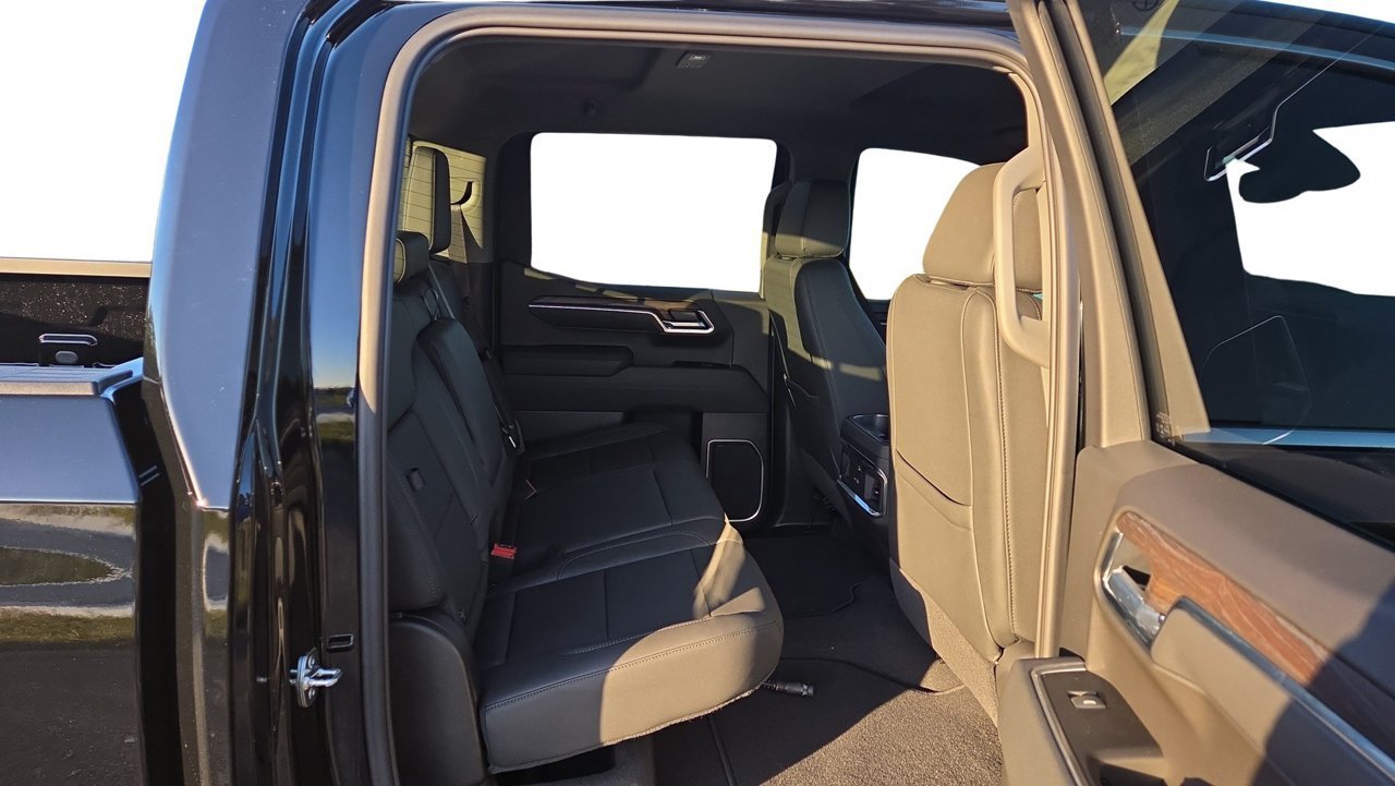 2026 GMC Sierra 1500 SLT - Photo 18