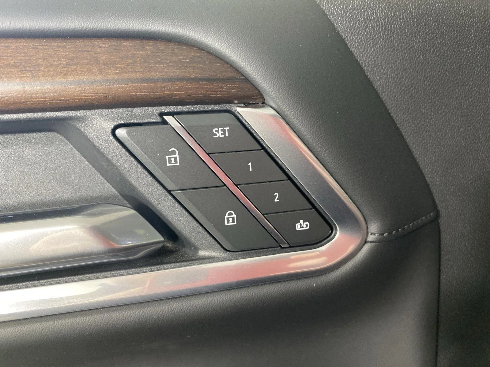 Used 2025 Onyx Black GMC Denali Ultimate image 22