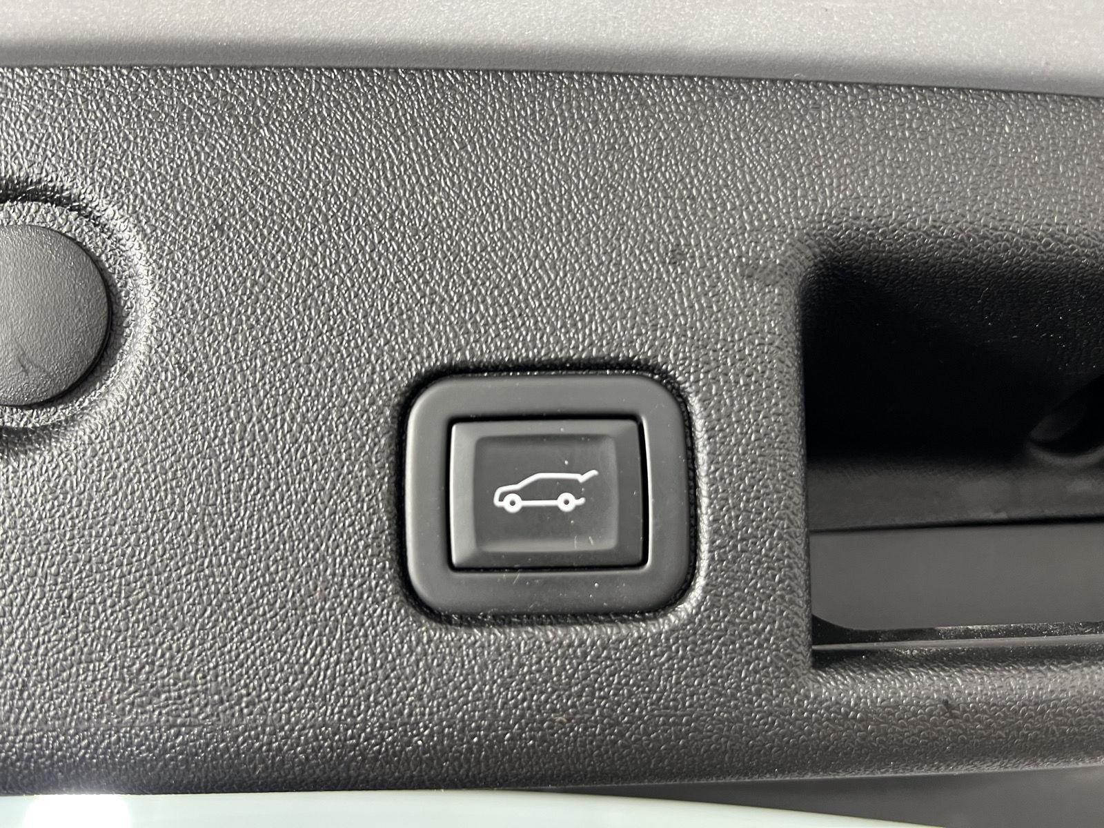 Used 2022 Silver Ice Metallic Chevrolet LT image 21