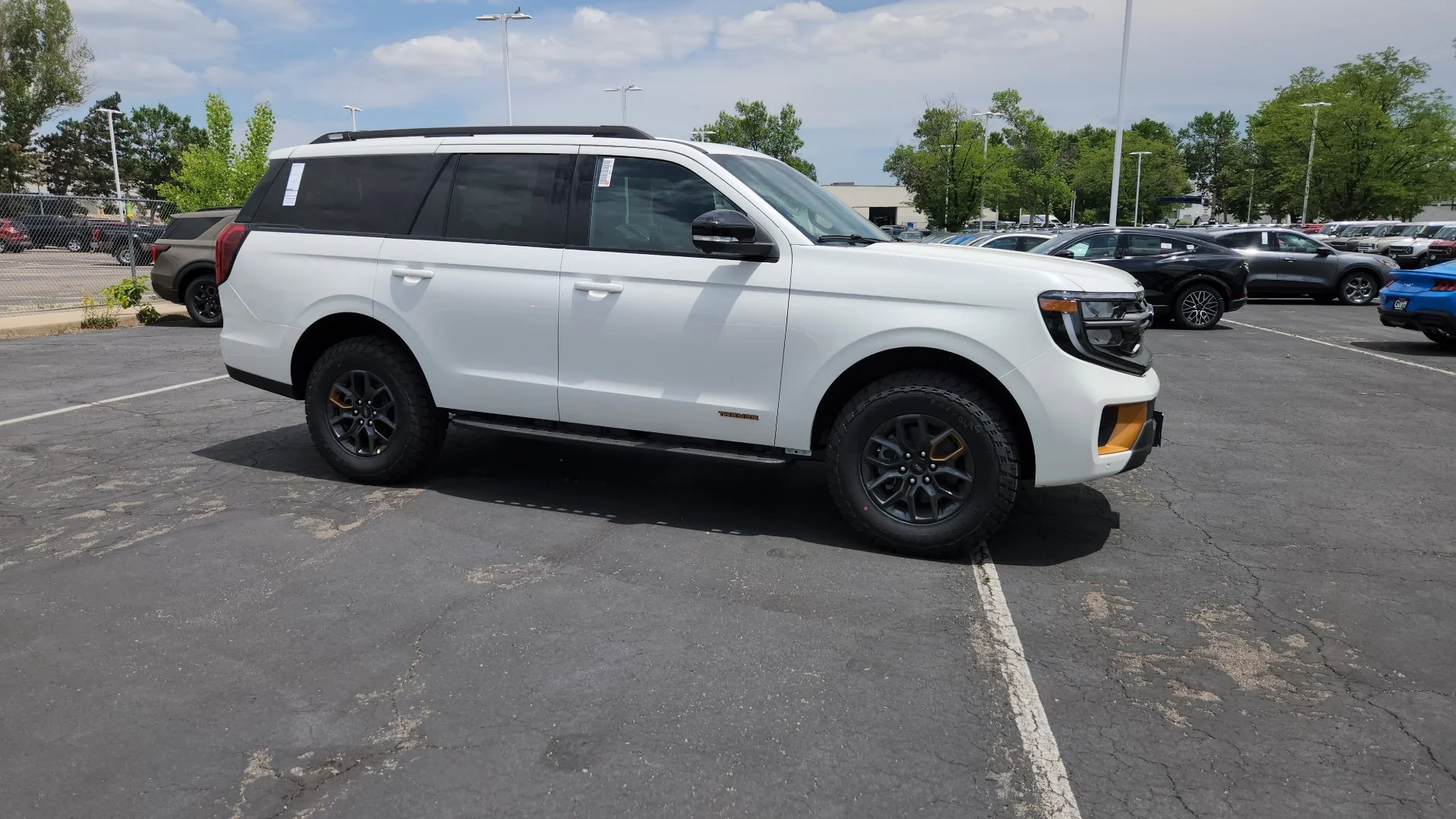 New 2026 Star White Metallic Tri-Coat Ford Tremor image 17