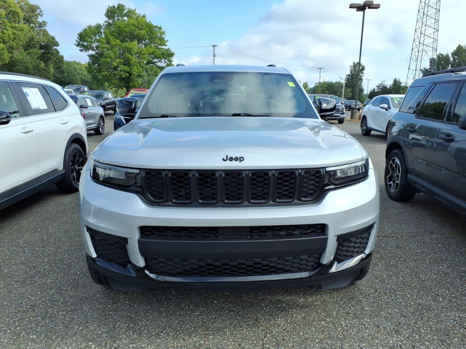 Used 2021 Silver Zynith Jeep Altitude image 2