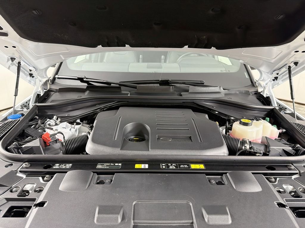 New 2027 Fuji White Land Rover Dynamic SE P400 image 32