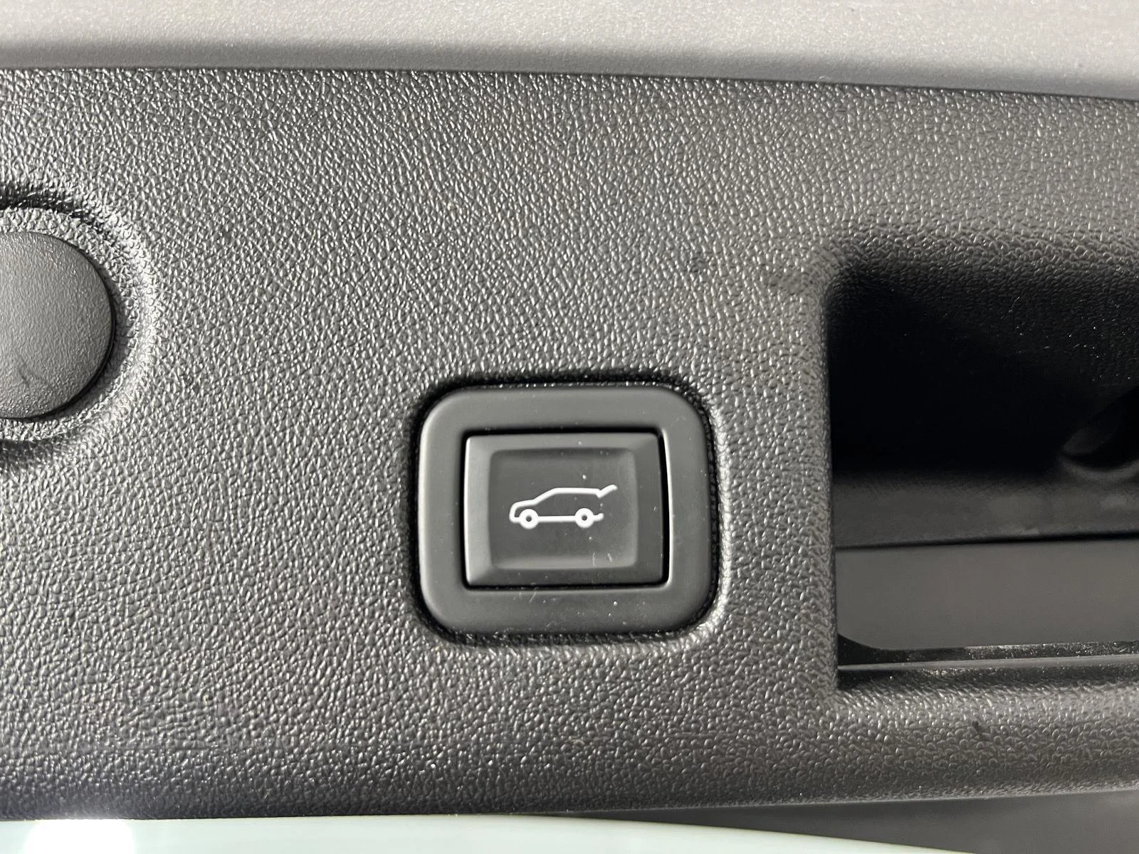 Used 2022 Silver Ice Metallic Chevrolet LT image 21