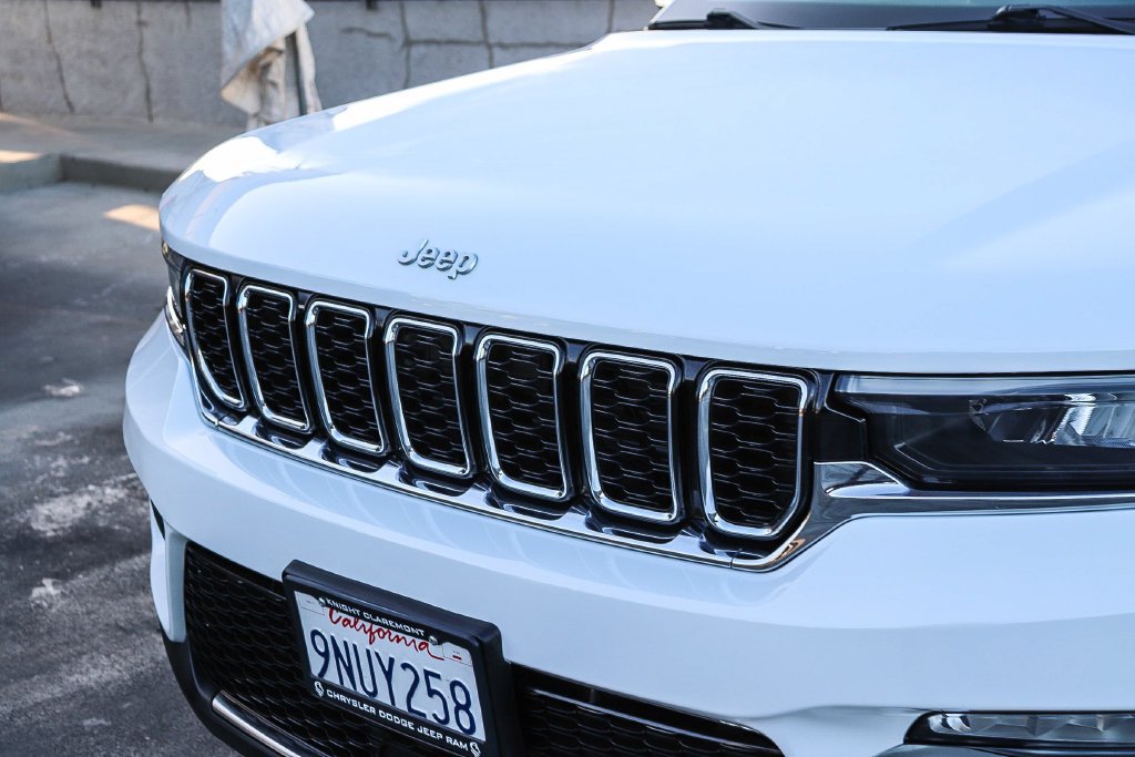 Used 2024 Bright White Clearcoat Jeep Limited image 6