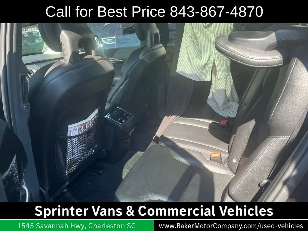 Used 2018 Black Volvo T5 Momentum image 7