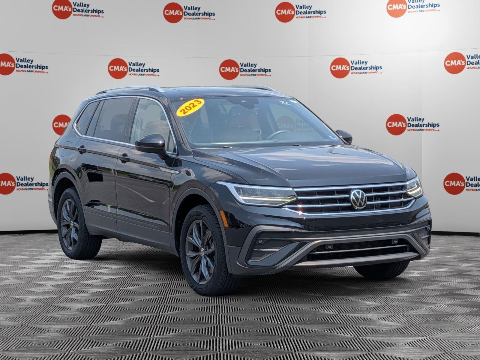 Used 2023 Deep Black Pearl Volkswagen SE image 3