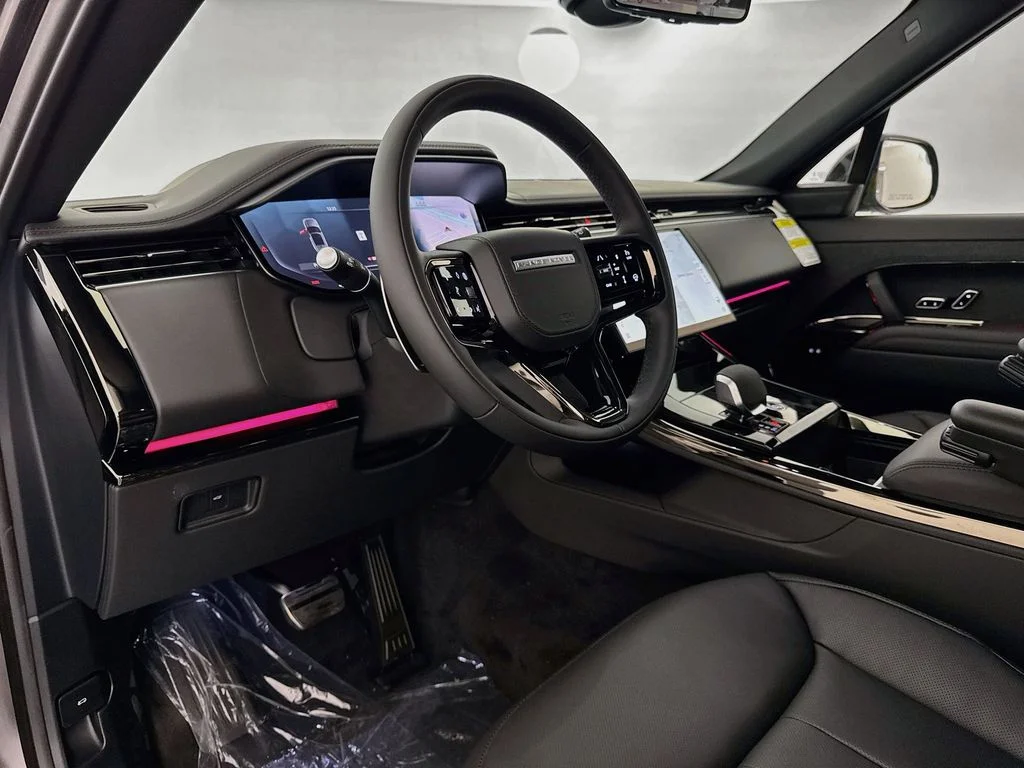 New 2026 Charente Grey Land Rover Dynamic SE image 9
