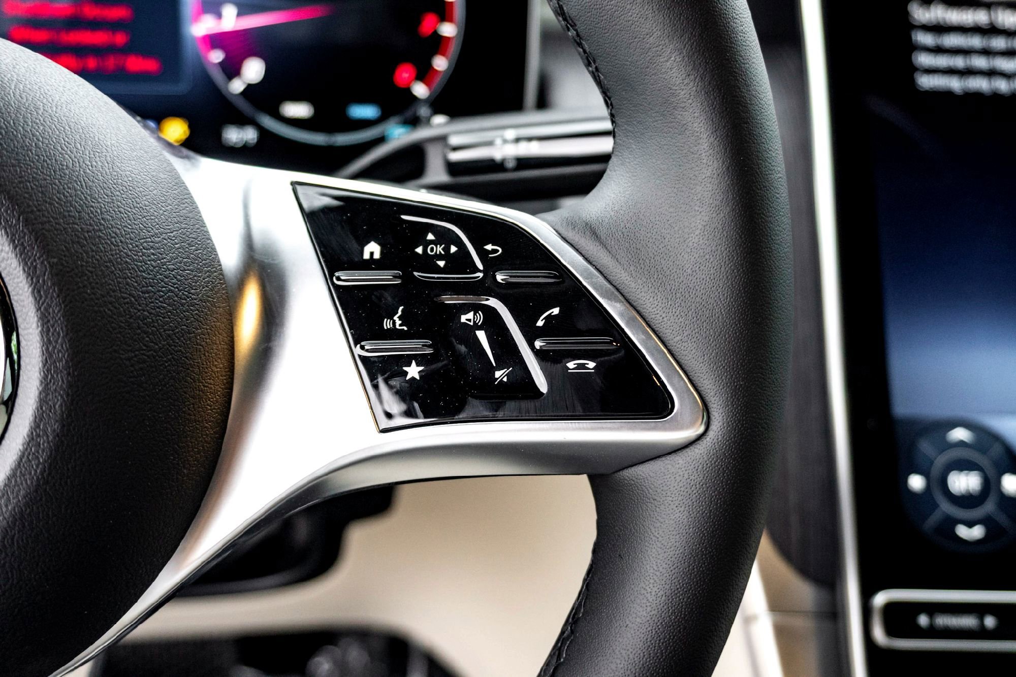 New 2026 Obsidian Black Metallic Mercedes-Benz GLC 300 image 38