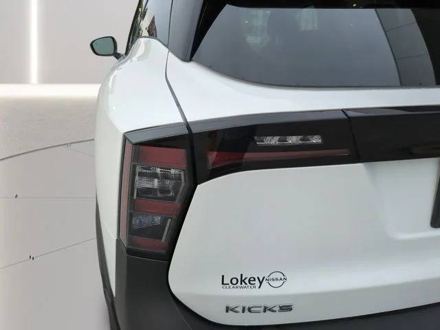 New 2026 Aspen White TriCoat / Super Black Two-tone Nissan SR image 8