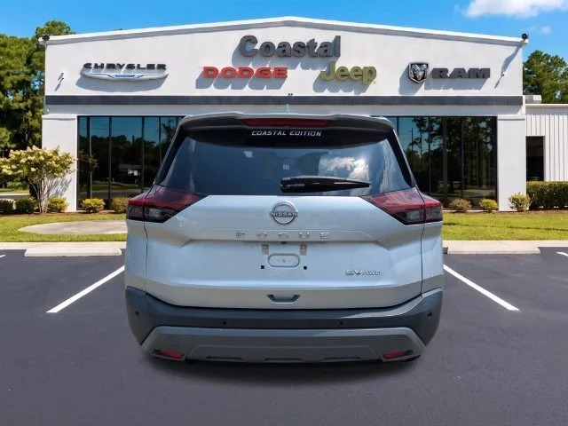Used 2023 Gray Nissan SV image 5