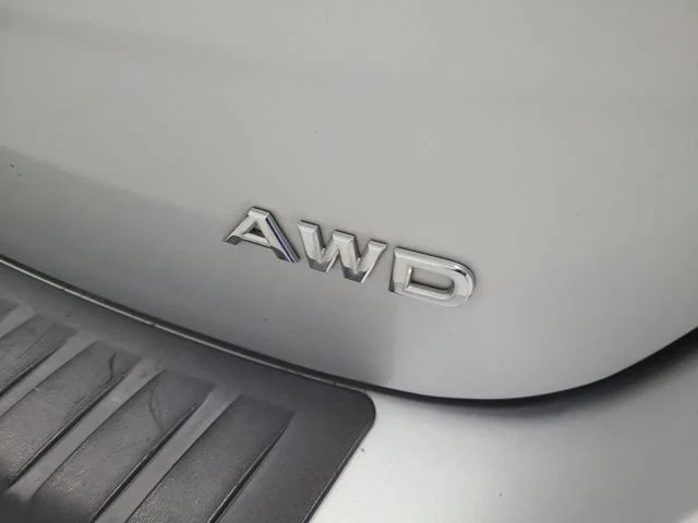 Used 2011 Brilliant Silver Nissan S image 6