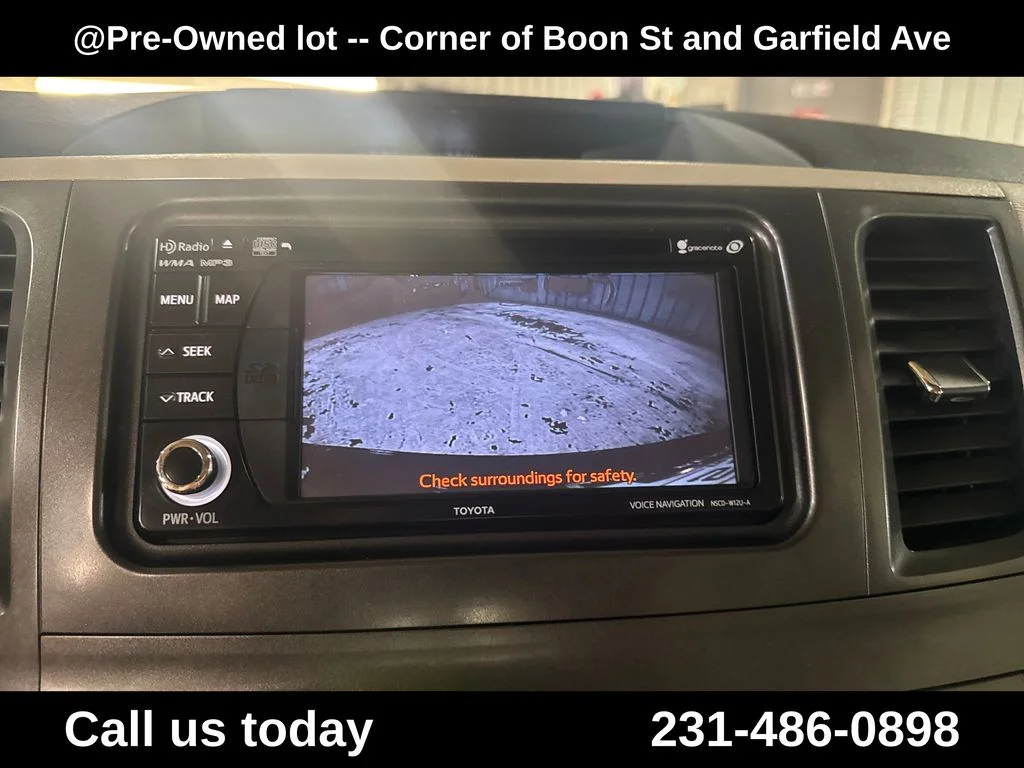 Used 2013 Green Toyota XLE image 24