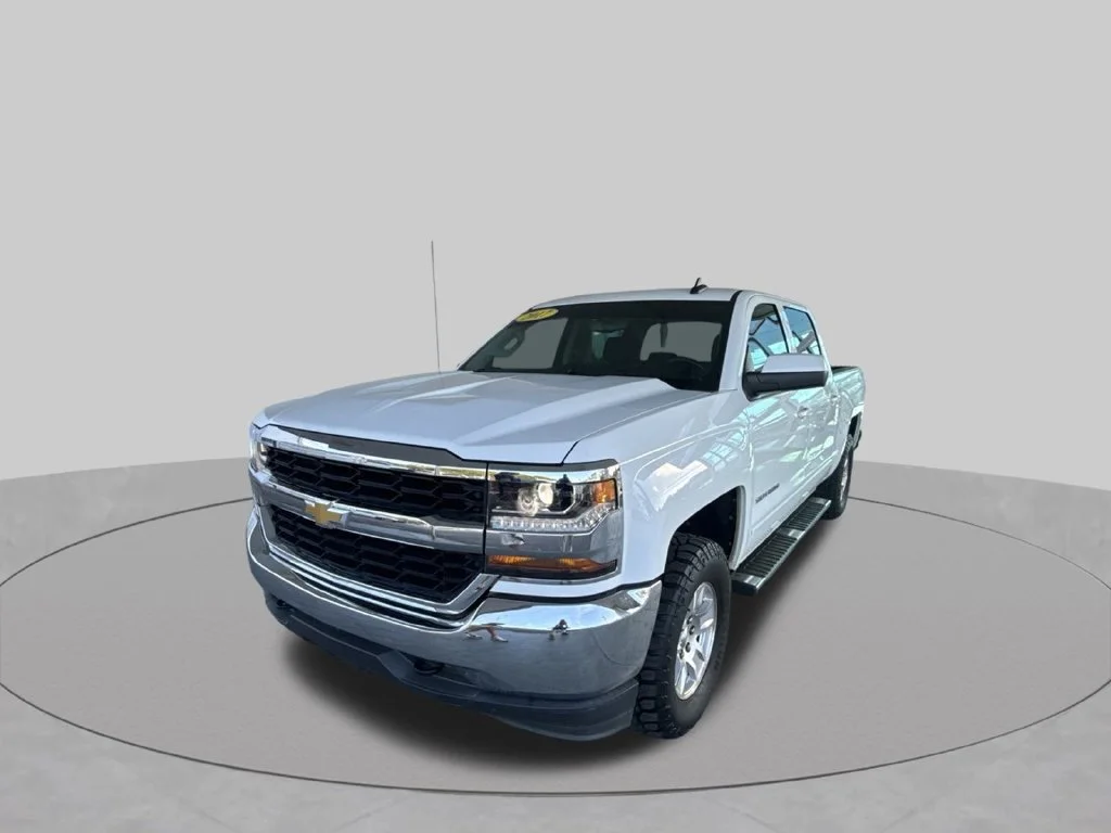 Used 2017 SUMMIT WHITE Chevrolet LT image 17