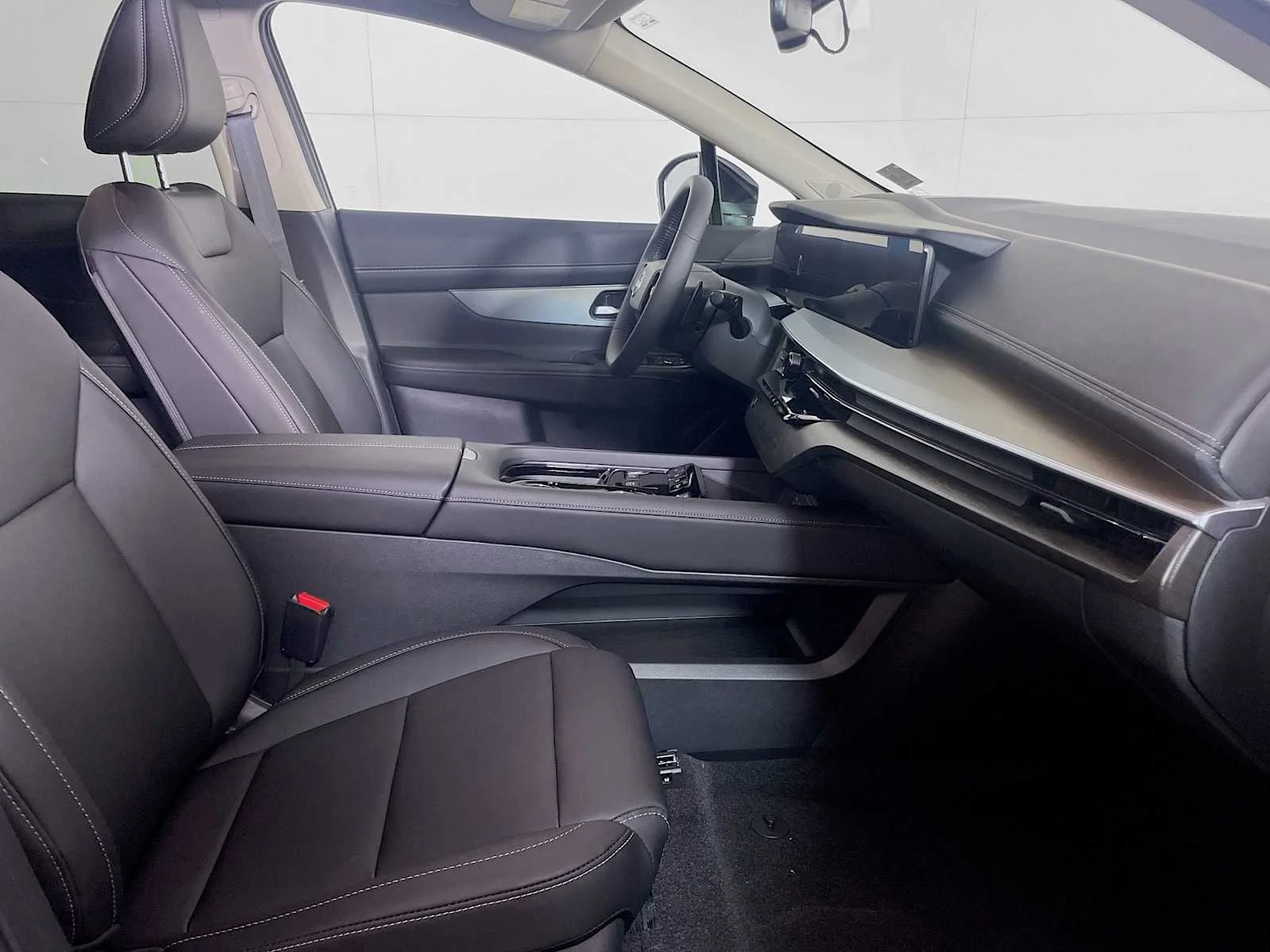 Used 2025 Boulder Gray Pearl/Super Black Nissan SL image 27