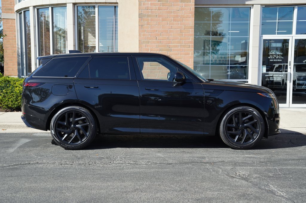 New 2027 Santorini Black Land Rover Dynamic SE image 7