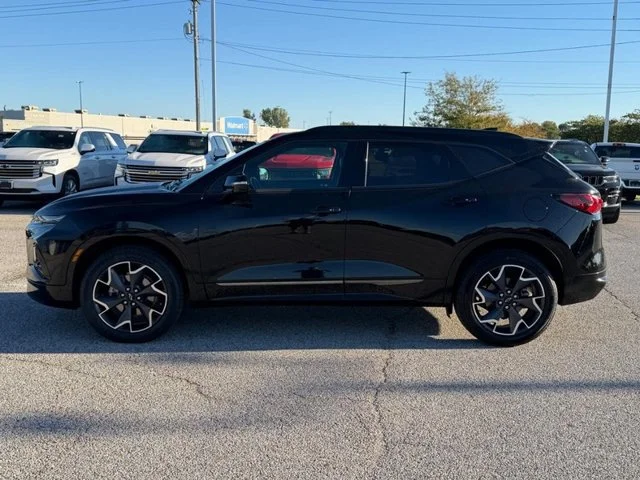 Used 2022 BLACK Chevrolet RS image 2