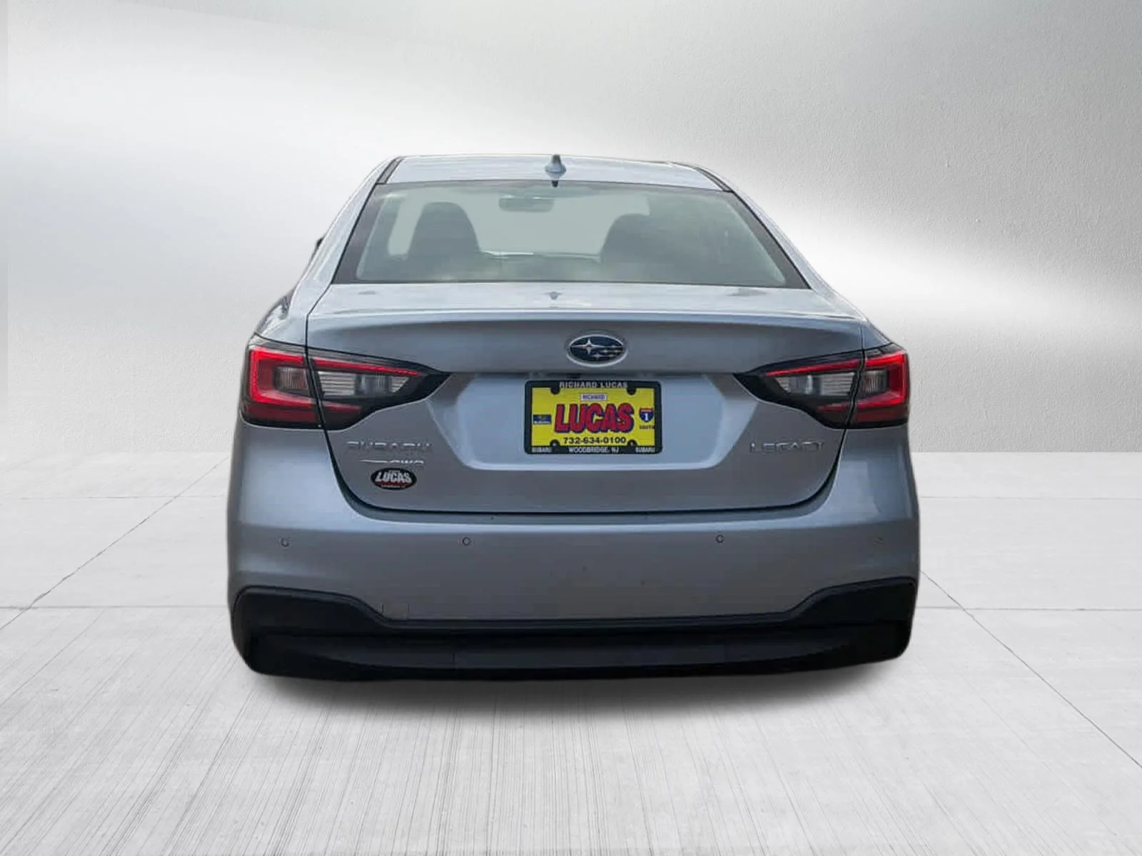 Used 2024 Ice Silver Metallic Subaru Limited image 5