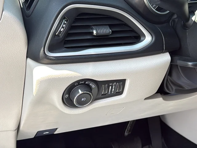 Used 2023 White Chrysler Touring L image 27