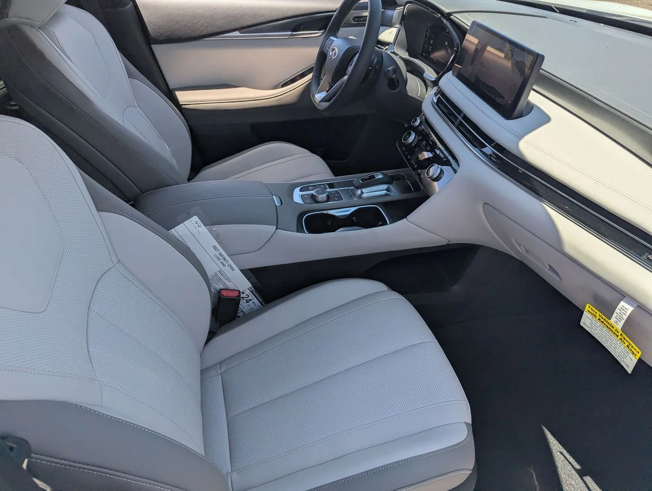 Used 2027 RADIANT WHITE INFINITI Luxe AWD image 38