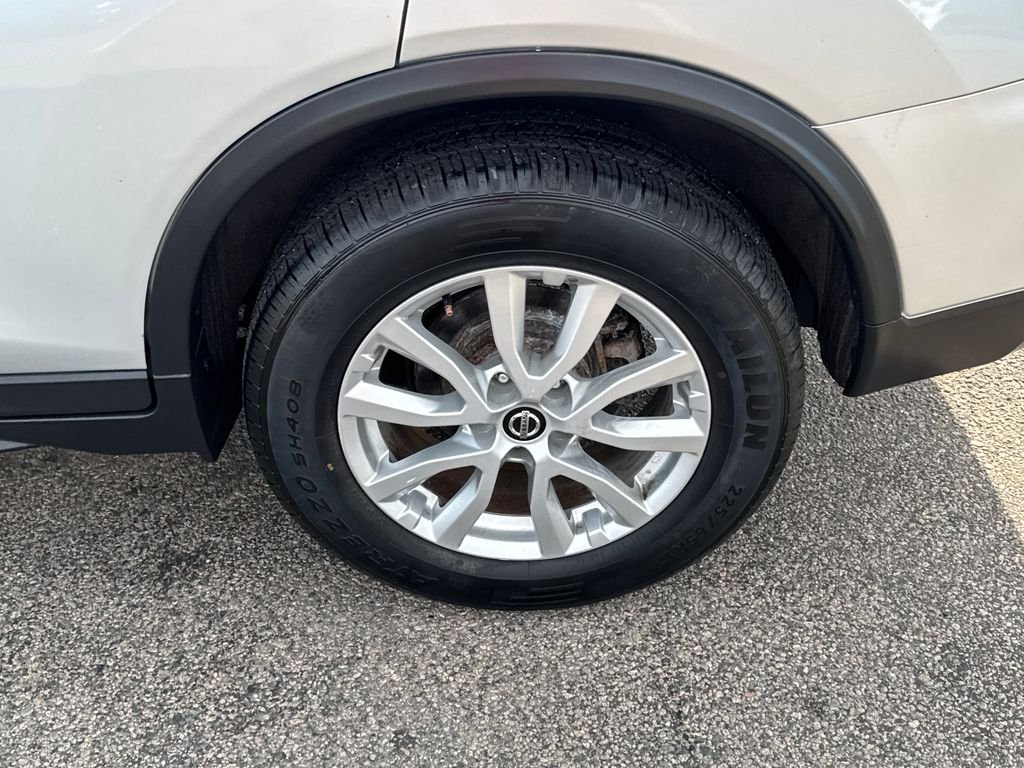 Used 2018 Silver Nissan SV image 40