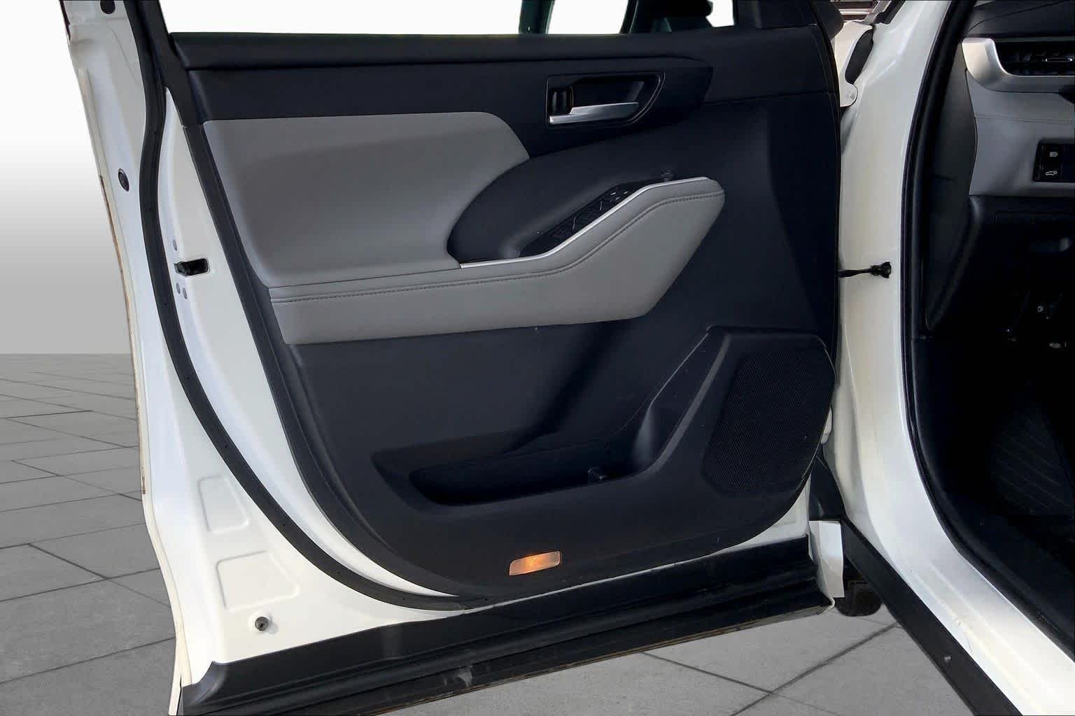 Used 2021 Blizzard Pearl Toyota XLE image 21