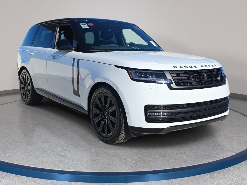 New 2026 Fuji White Land Rover SE image 3