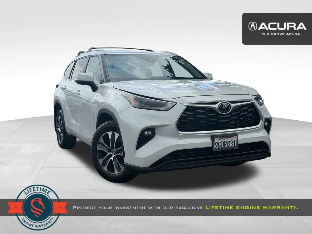 Used 2023 Wind Chill Pearl Toyota XLE image 1