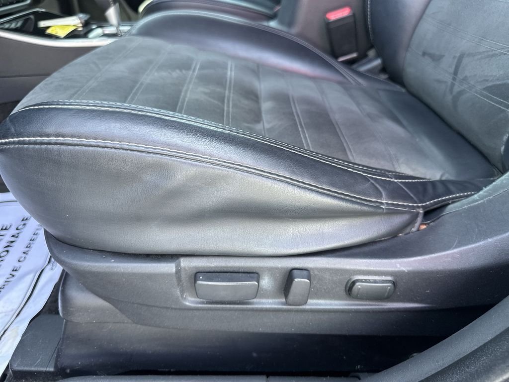 Used 2020 Gray Mitsubishi  image 18
