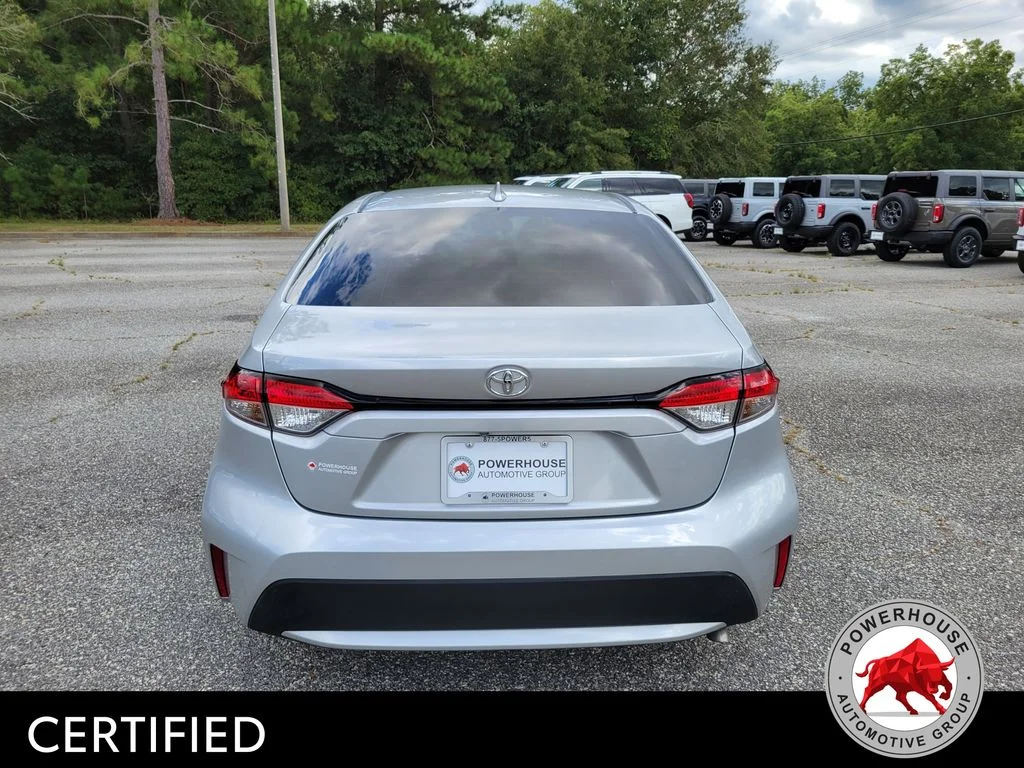 Used 2022 Silver Toyota LE image 5