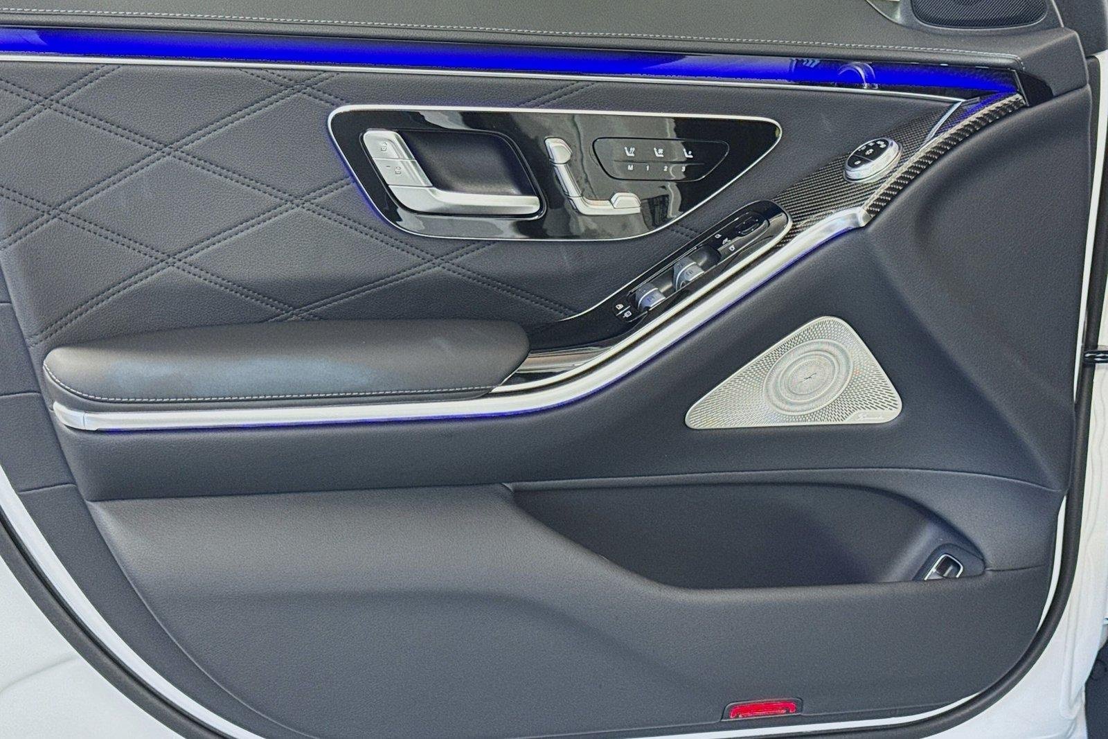New 2025 Manufaktur Moonlight White Metallic Mercedes-Benz AMG® S 63 E image 16