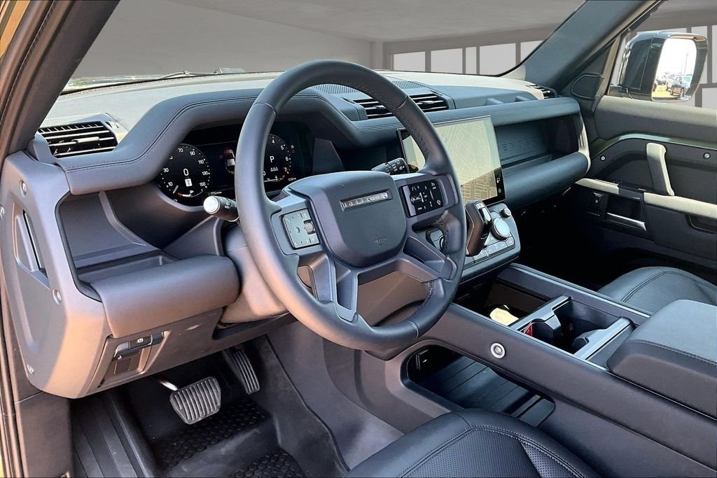 Used 2026 Green Land Rover S image 12