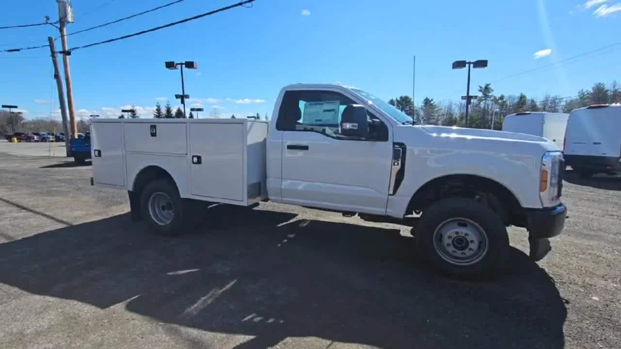 New 2026 Oxford White Ford F-350® XL image 2