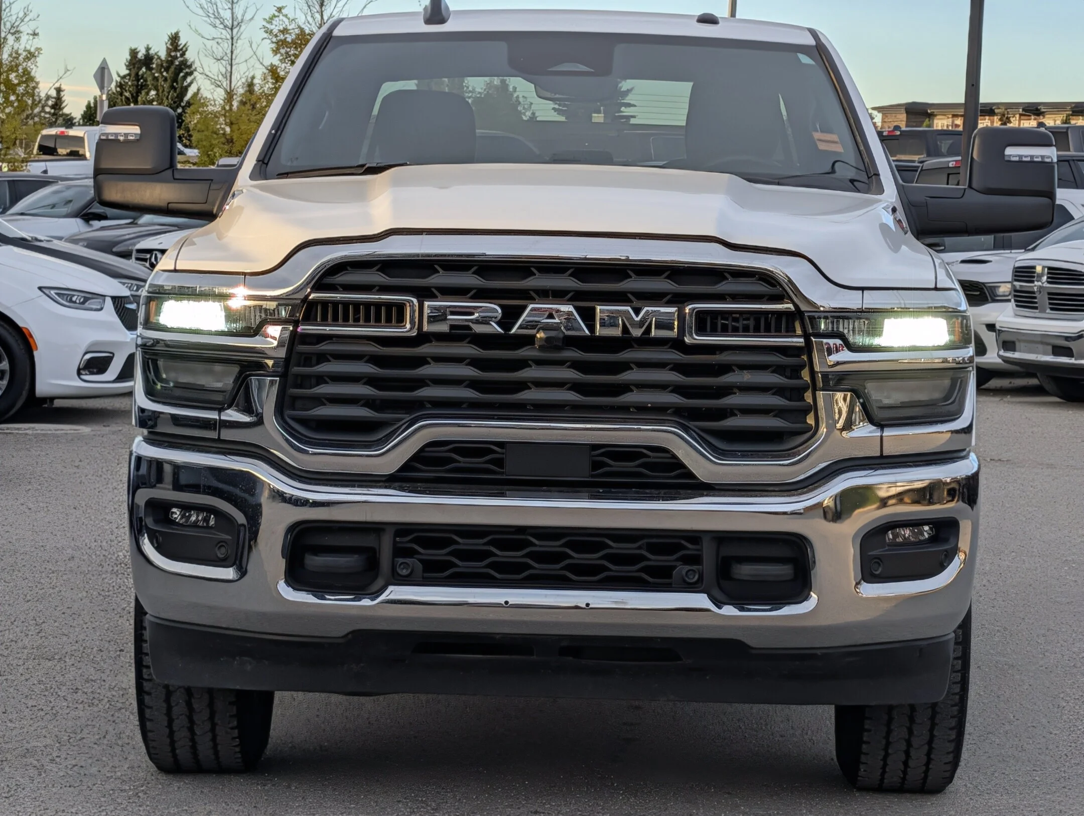 Used 2025 White RAM Big Horn - Level I - 6.4L HEMI - Apple CarPla - Big Horn 4x4 Crew Cab 64 Box image 3