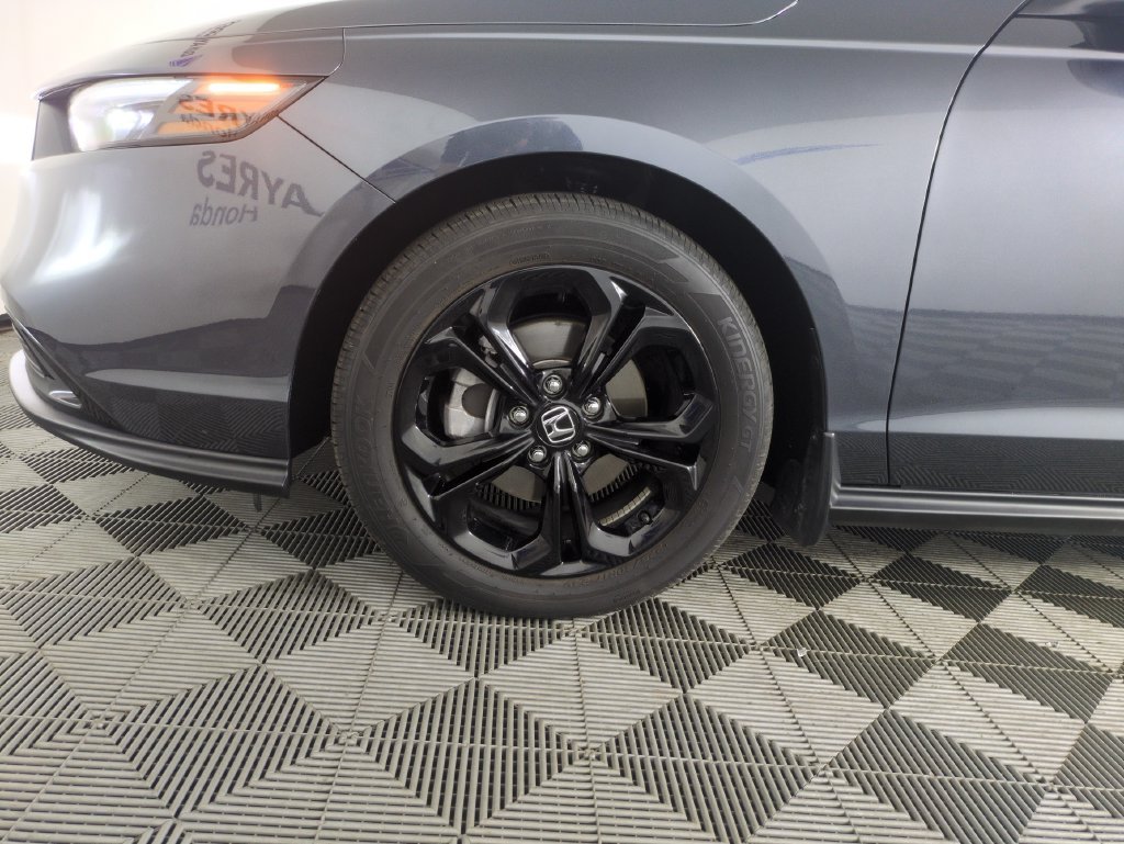 2025 Honda Accord SE - Photo 34