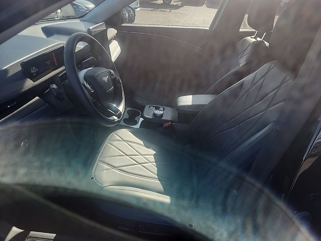 Used 2024 Black Ford Select image 18