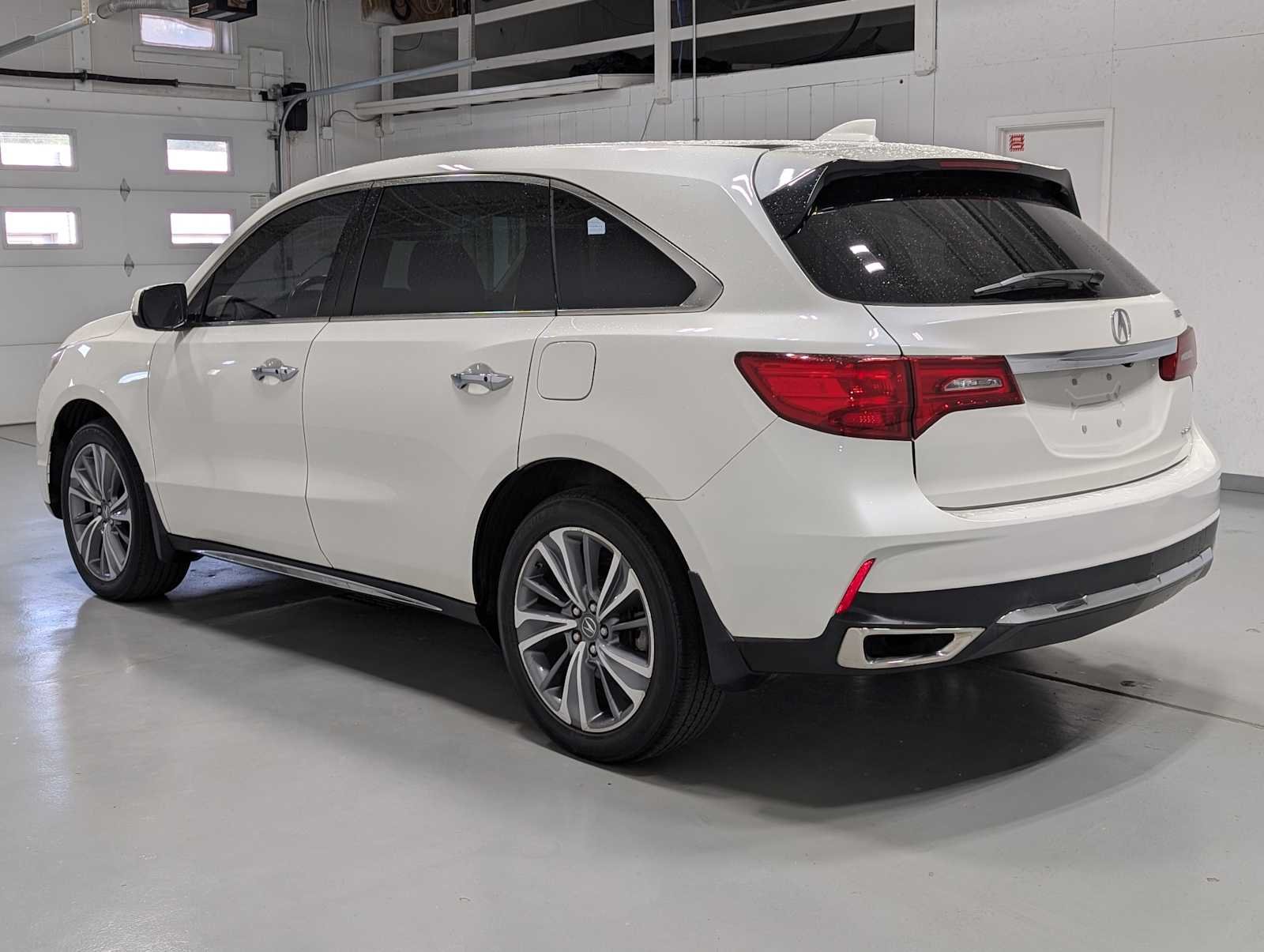 Used 2017 White Diamond Pearl Acura w/Technology Pkg image 9