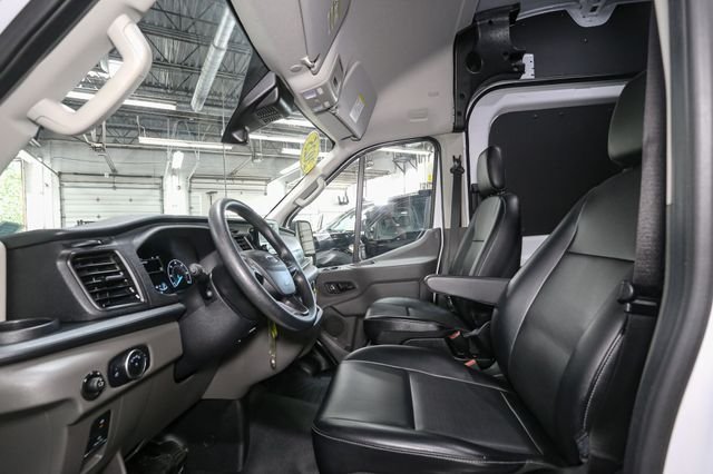 Used 2025  Ford Base image 31